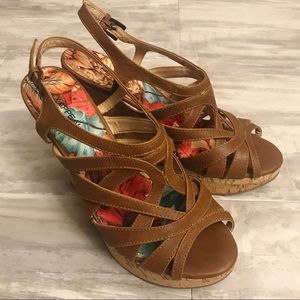 X-APPEAL - NWOT Light brown strappy wedges